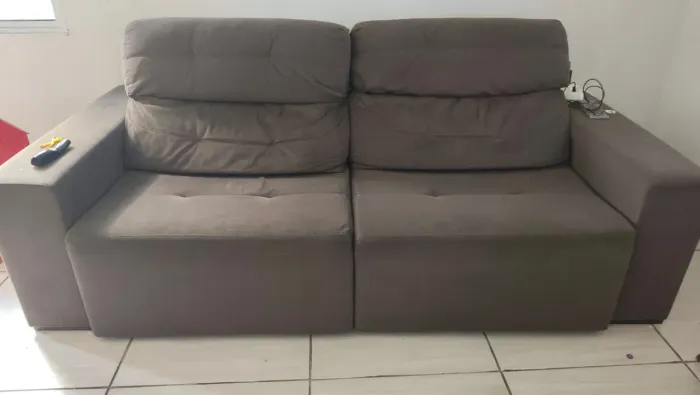 Sofá 3 lugares grandes com encosto reclinável e assento estendido