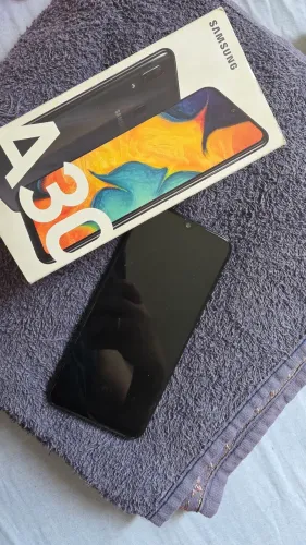 Celular smartphone A30