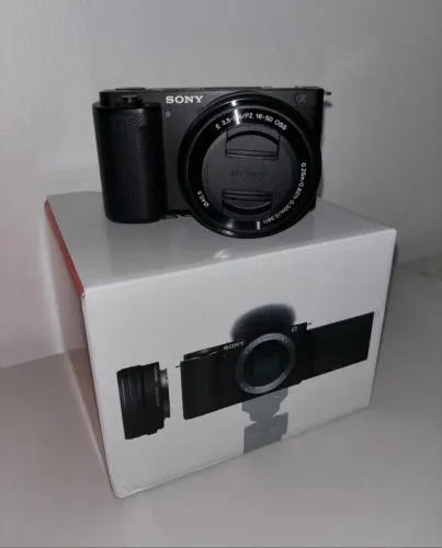 Câmera Sony ZV - E10, Kit com Lente 16-50 mm - Nova