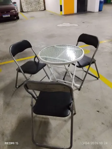 Jogo de mesa com 3 cadeiras
