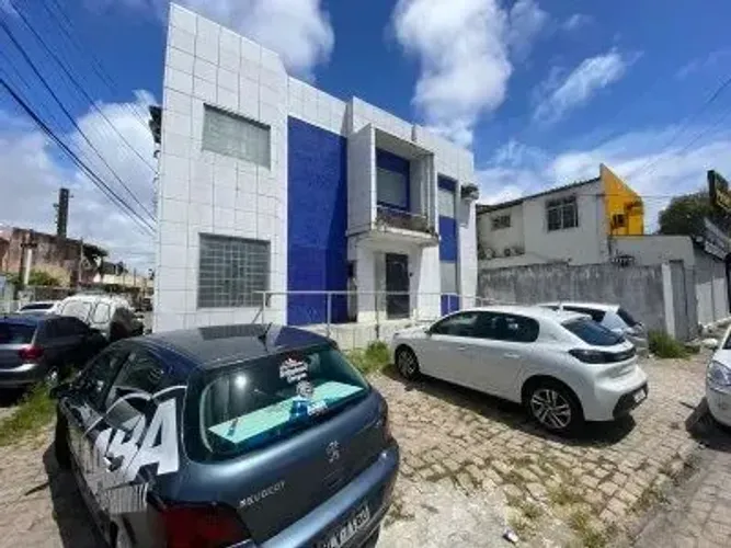 Prédio Comercial com 07 salas - Ao lado Banco Itaú Farol
