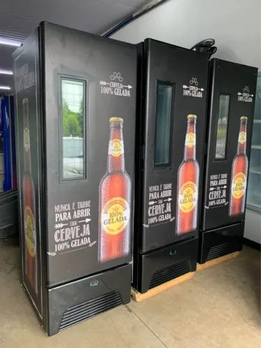 Cervejeira Metalfrio com visor seminova