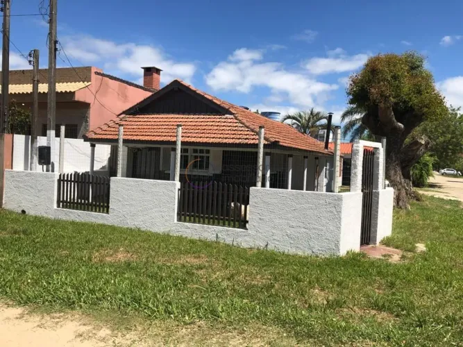 Casa 3 dormitórios para alugar Cassino Rio Grande/RS