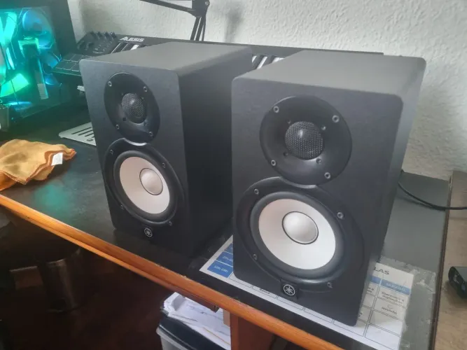 Par de monitores de áudio ativos yamaha hs5
