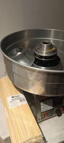 Máquina de Algodão Doce Profissional Semi Nova + Funil + 16 sacos de palitos +saquinhos