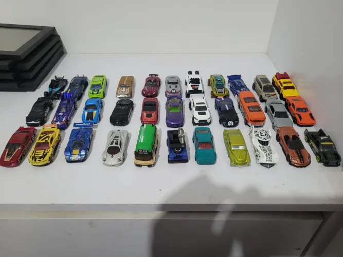 33 carrinhos hotwheels originais (sem a caixa)
