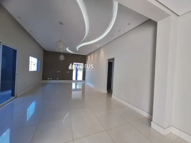 Casa para aluguel, 3 quartos, 1 suíte, 3 vagas, DANIEL FONSECA - Uberlândia/MG