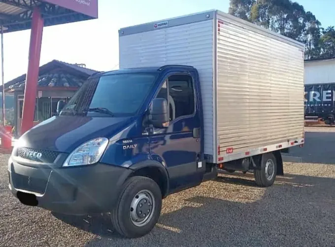 Iveco Daily 35s14 Baú 2017