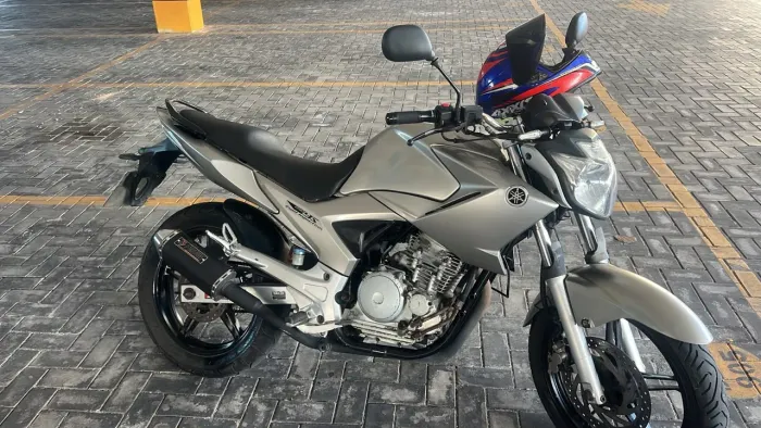 Yamaha fazer prata
