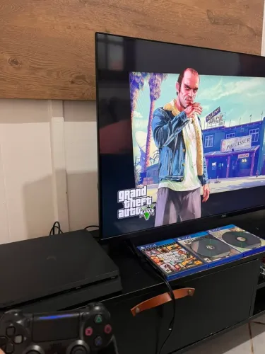 Play Station 4 Slim