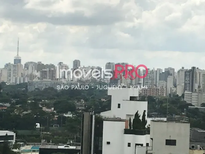 Excelente localização ao lado do metrô e próximo ao Parque Ibirapuera.