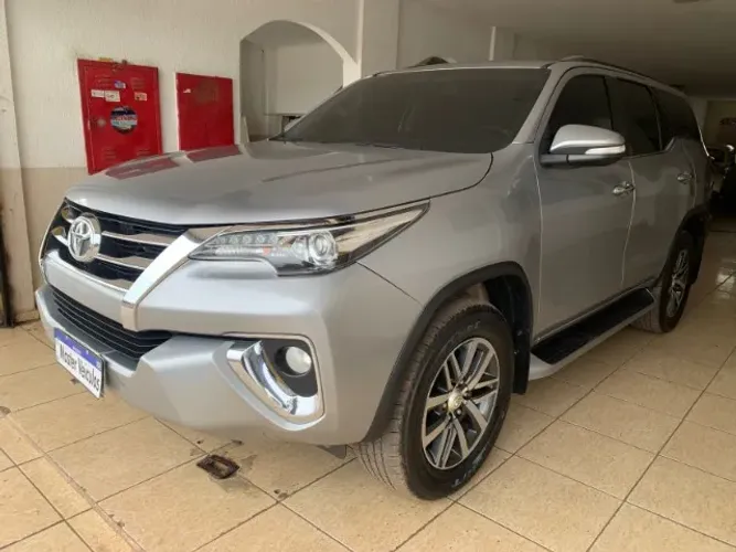 Toyota Hilux SW4 SRX 4X4 2.8 TDI 16V Dies. Aut. 2016