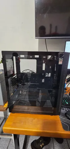 Gabinete gamer, porta de vidro temperado