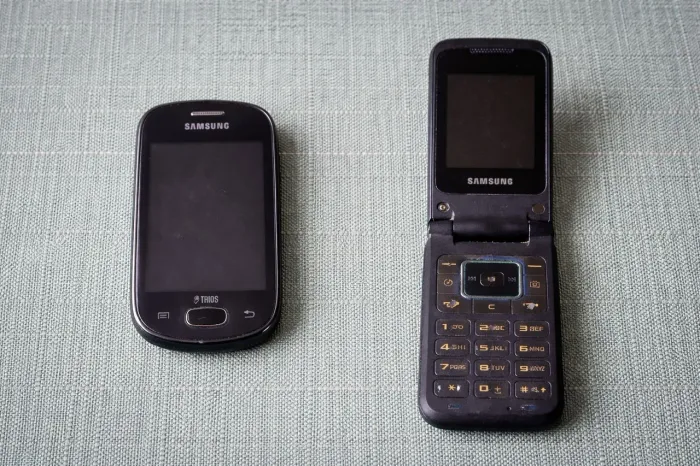 Kit Antigo Celular Samsung e Galaxy Pocket Neo Trios Samsung Flip abre e fecha raro