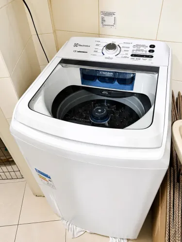 Maquina de lavar Electrolux 13 kg Jet&Clean com dispenser autolimpante