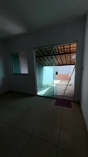Alugo casa com quintal