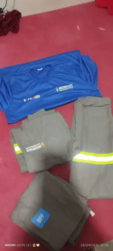 Calça e camisa refletiva