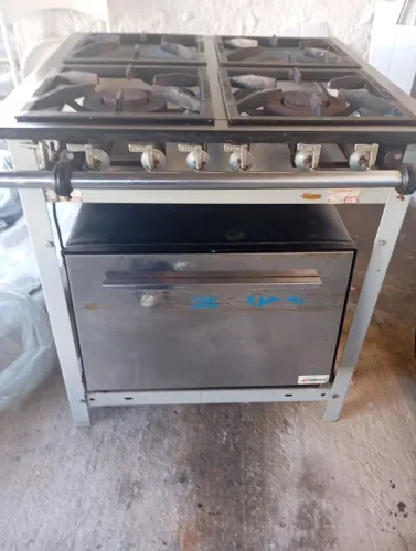 Fogão industrial com forno