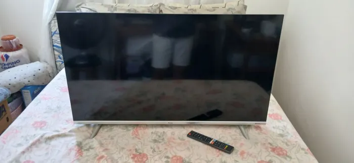 Smart Tv 40", em excelente estado ! 8 meses de uso. Marca Philcon!