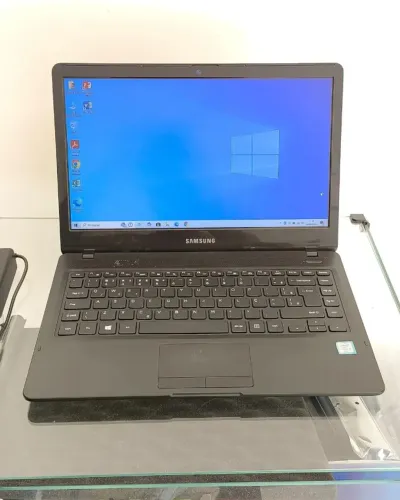 Samsung NP500R4L Notebook i3 6ª Geração 4GB RAM SSD 240GB Tela 14" HD