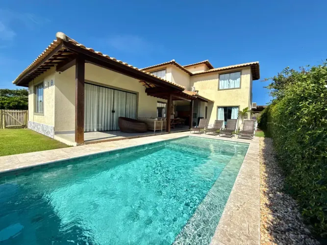 CASA EM CONDOMÍNIO À VENDA 5 SUÍTES PRÓXIMO À PRAIA EM BÚZIOS