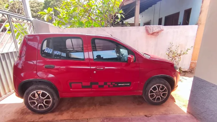 Fiat Uno Sporting 1.4 EVO Fire Flex 8V 4P 2012