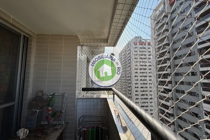 LOCAÇÃO ANUAL OU TEMPORADA APARTAMENTO DE DOIS QUARTOS, COM VAGA DE GARAGEM - CONDOMÍNIO C
