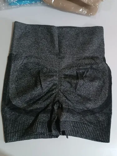 Shorts empina bumbum