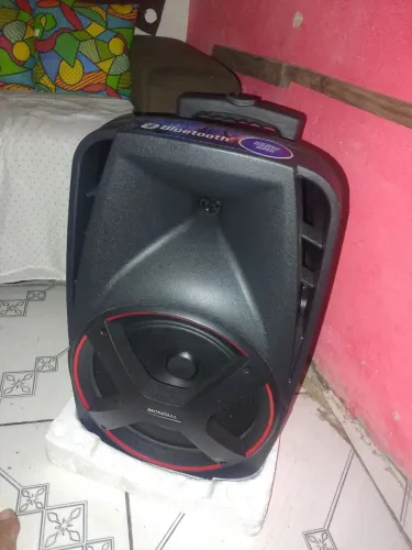 Caixa de som 550 RMS