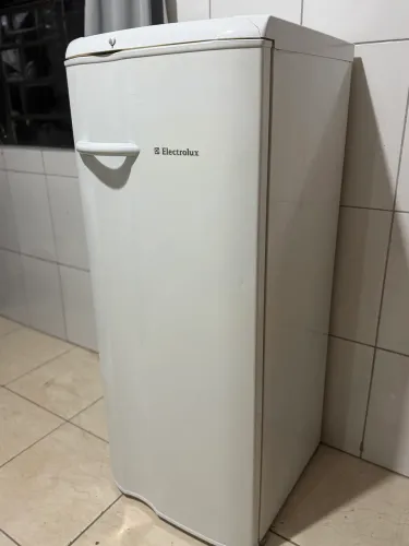Geladeira Electrolux 239 litros
