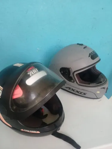 Vendo 2 capacetes 