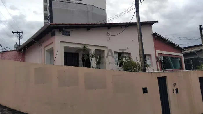 Casa para locação com 3 quartos e 2 vagas no Jardim Vergueiro, Sorocaba-SP: confira essa o