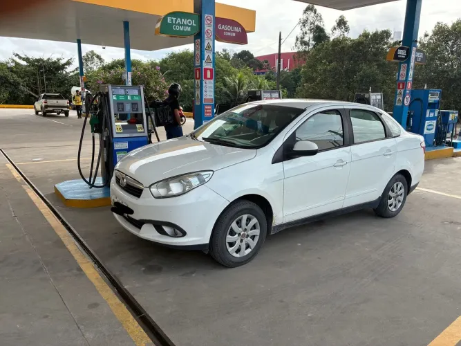 Fiat Grand Siena Attrac. 1.4 EVO F.flex 8V 2013