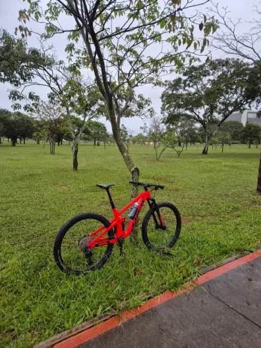 Bicicleta Trek Top fuel 2023 tamanho M/L FULL SUSP.
