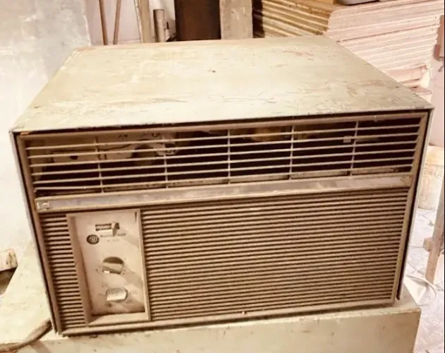 ArCondicionado de Janela Antigo - Westinghouse M-7000
