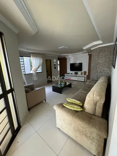 Casa Vila Resende Casa de Rua com 3 Quarto(s) e 4 banheiro(s) à Venda, 240.00 por R$ 98000