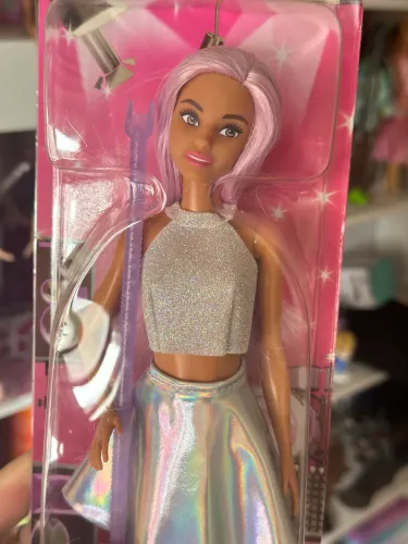 Boneca Barbie estrela pop