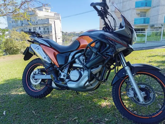 Honda XL Transalp 700 muito inteira!