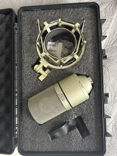 Microfone Condensador MXL 990 para Estúdio Cardióide com Maleta, Shockmount