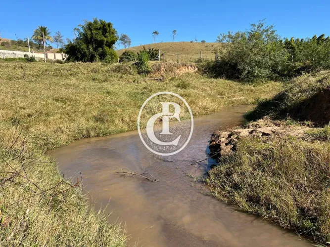 Sítio de 18,150 hectares Taubaté/SP Beira do Asfalto
