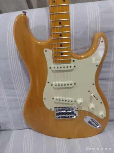 Guitarra stratocaster shelter Califórnia standart 