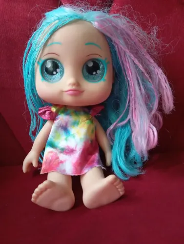 Vendo uma boneca da divertoys,Tam:24