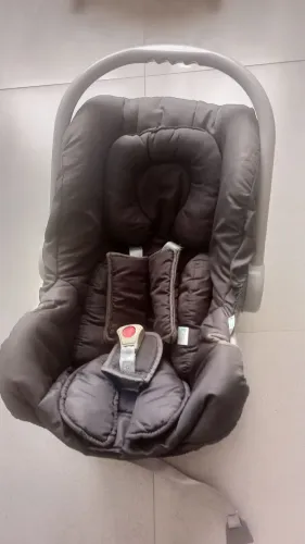 Bebê conforto semi novo com 2 capas