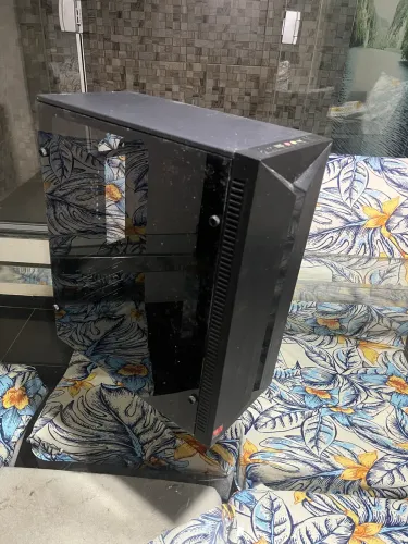 Gabinete Gamer Mid Tower com led lateral em acrílico