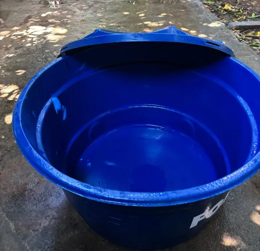 Caixa de água zerada usada apenas uma única vez