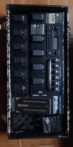 Pedaleira Line 6 Pod XT Live com Case