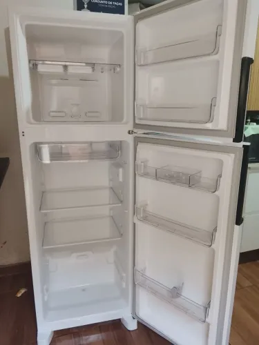 Geladeira semi nova