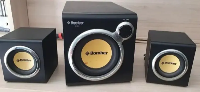 Caixas de Som Bomber A30A 2.1 com Subwoofer 36W RMS