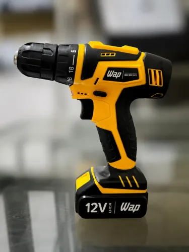 Furadeira e parafusadeira Wap 12v com maleta e 13 acessórios
