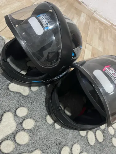 Vendo 2 capacetes GOW tamanho 46